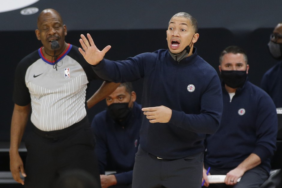 洛杉矶同城比赛前快船主教练受访 泰伦卢称詹姆斯总能笑到最后