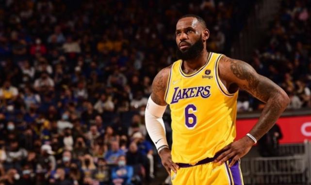 神奇一日三大球队全输   詹姆斯库里杜兰特全输球