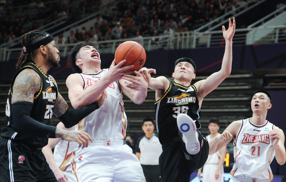 “小姚明”表现亮眼 这就是中国男篮的希望呀