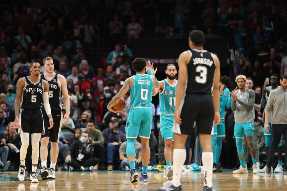 马刺苦苦挣扎 穆雷砍下准三双