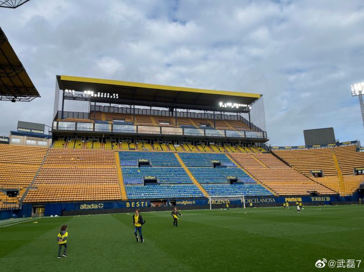 三年前在陶瓷球场首秀 武磊晒照