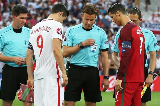 波兰或将直接获得世预赛资格 莱万和C罗命运不同