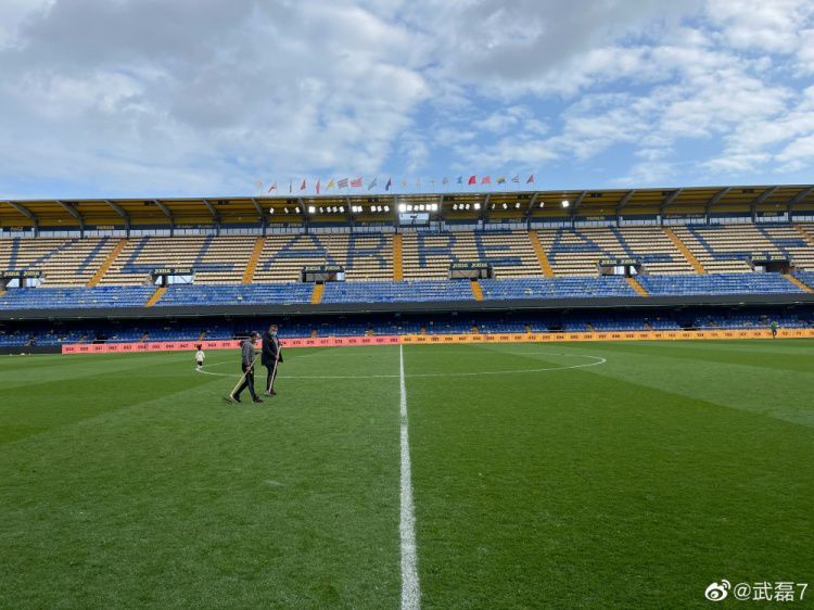 三年前在陶瓷球场首秀 武磊晒照