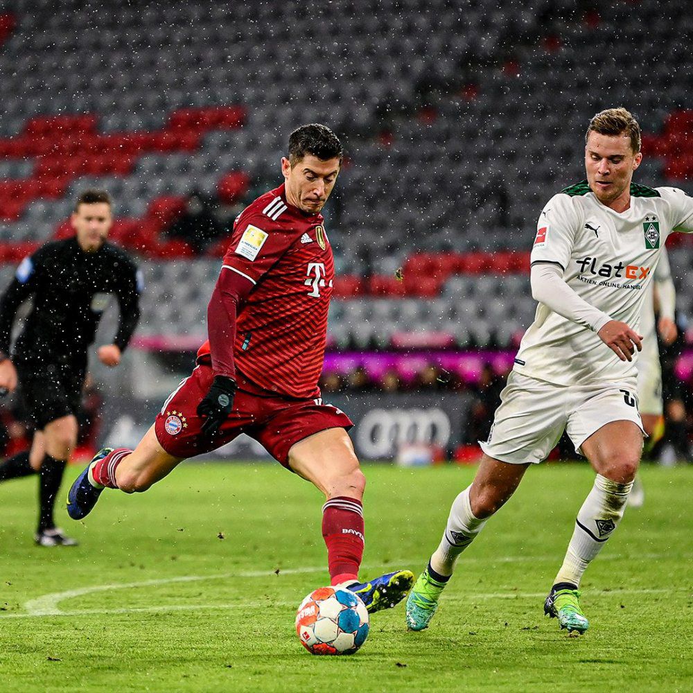 拜仁5分钟连丢2球1-2遭逆转    9000万巨星解围变送礼