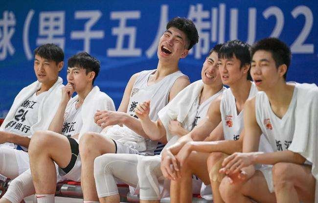 杜锋最大的对手或许只有他了师徒之战 辽篮惨败退出夺冠行列