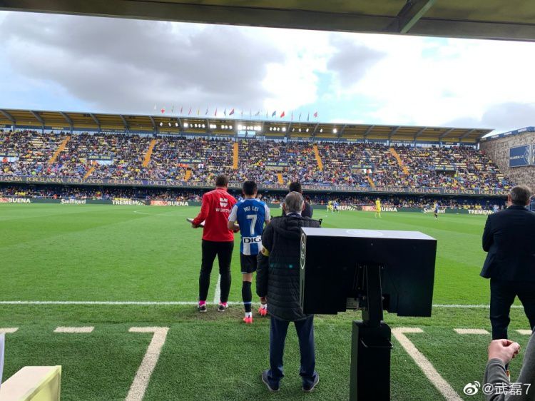 三年前在陶瓷球场首秀 武磊晒照