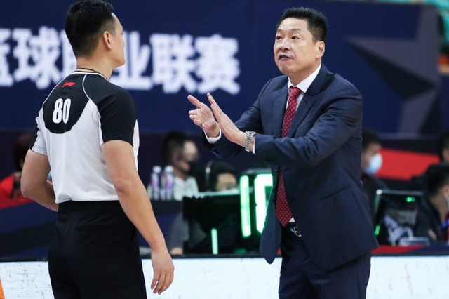 杜锋最大的对手或许只有他了师徒之战 辽篮惨败退出夺冠行列