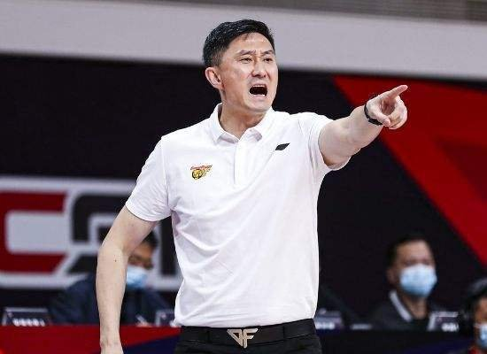杜锋最大的对手或许只有他了师徒之战 辽篮惨败退出夺冠行列