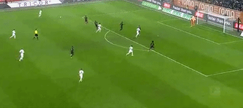 德甲12轮拜仁1-2不敌奥格斯堡  莱万进球扳回1分