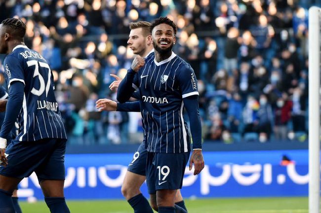 莱万梅开二度 拜仁连丢4球