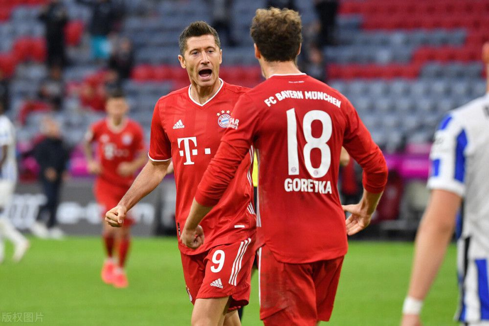 莱万宣称C罗比梅西更刻苦 疑似内涵梅西