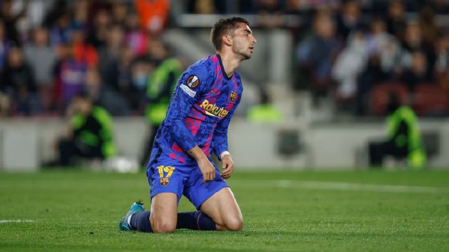 费兰赛后掩面哭泣 名宿老苏亚雷斯安慰 