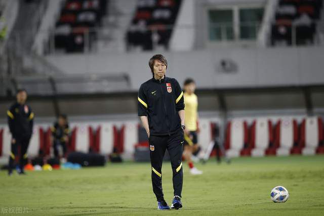12强赛领头羊是三无球队 国足主教练依旧不忘代言