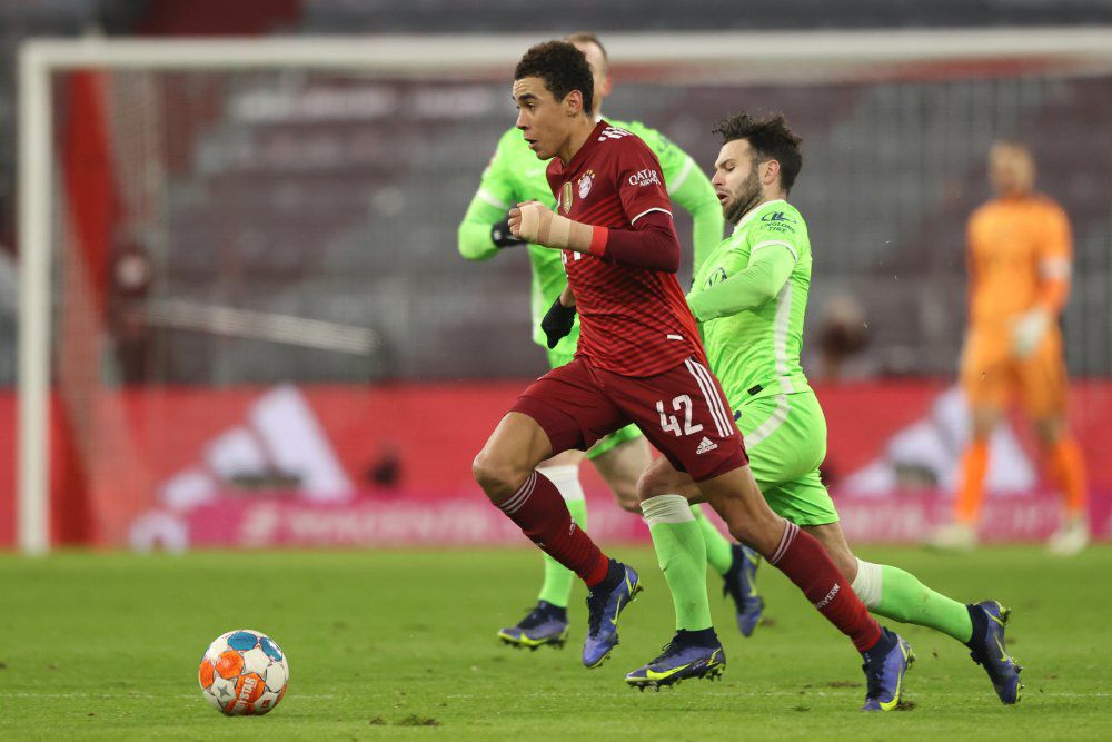 德甲赛事看点 莱万破纪录拜仁4-0狼堡迎五连胜 穆勒400场里程碑进球