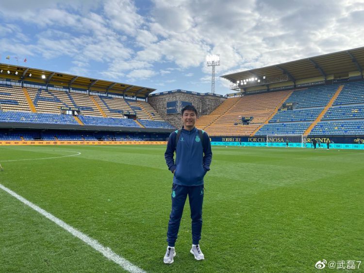 三年前在陶瓷球场首秀 武磊晒照