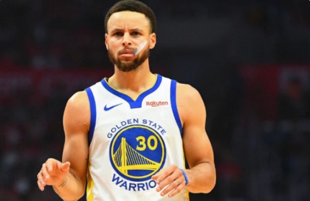 库里缺席与掘金的对战   小球迷未见库里现场嚎啕大哭