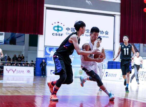 中国男篮希望之星偰李永炜加盟上海队 李春江亲自促成签约