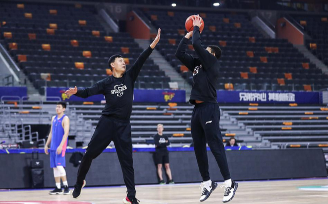 NBA超级小后卫重返上海男篮    助李春江拿下季后赛