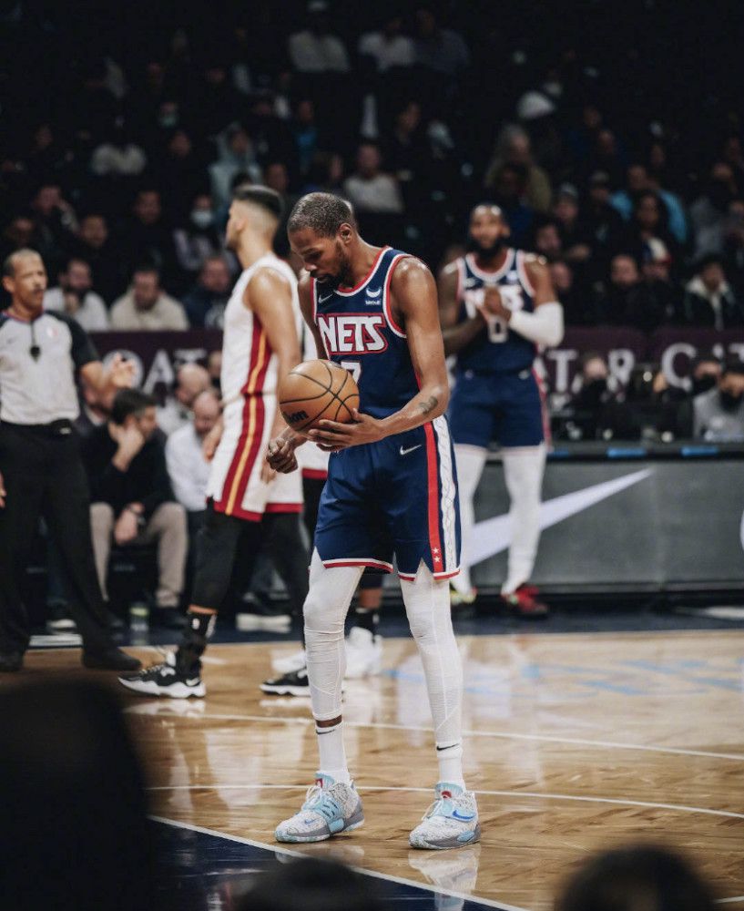 乔-哈里斯赛季报销哈登远赴费城 篮网老板血亏了吗