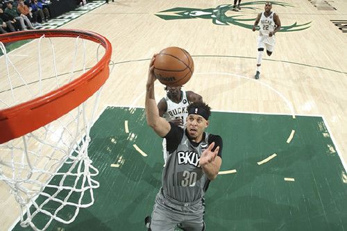 欧文38分助篮网险胜雄鹿   三个细节印证哈登交易效应