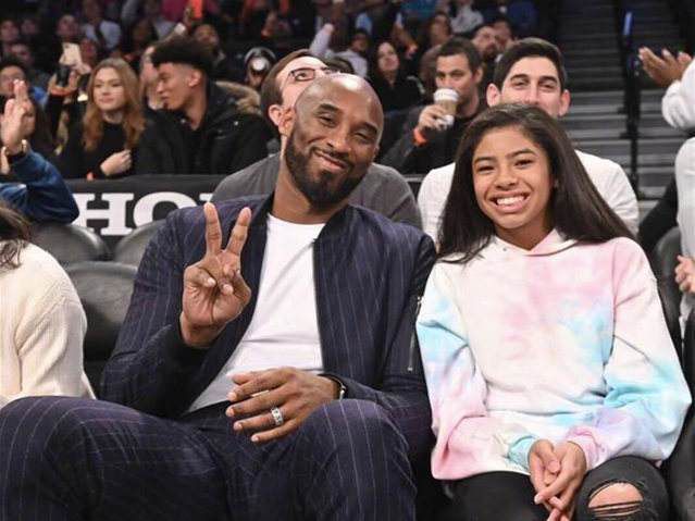 保罗获以科比Gigi命名的宣传奖 颁奖者是科比遗孀瓦妮莎