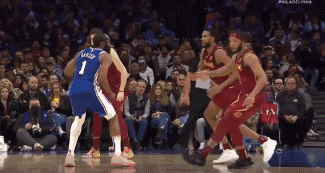 哈登献关键抛射 遭垫脚无碍率队21分神逆转加盟4战全胜