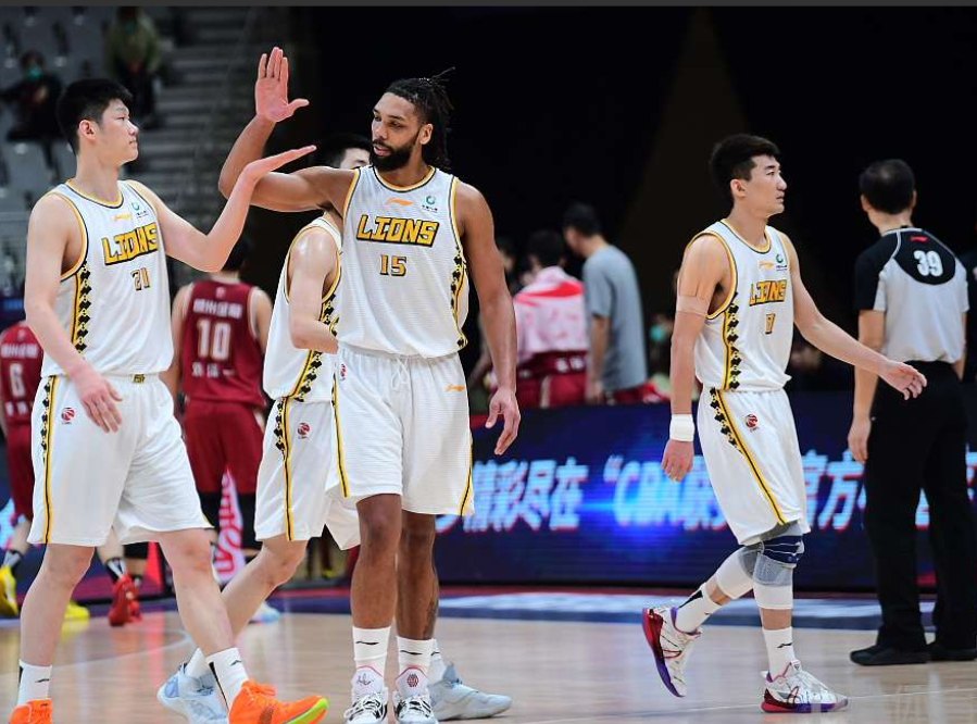 在比赛之后王博跟格林说了什么吗 广厦赢了浙江12分