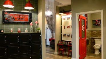 美国球场的奇特造型 超级大的喷火烟囱