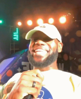 詹姆斯魔性笑声3小时播放超130万  疯狂庆祝22.2.22