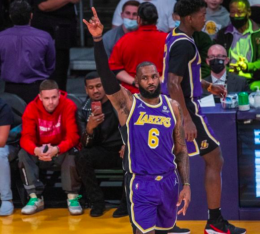 湖人詹姆斯回应浓眉受伤     湖人对阵爵士末节完成大逆转