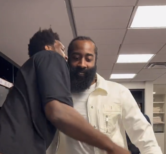 哈登在与森林狼对战中迎来76人首秀  恩比德发声盛赞哈登