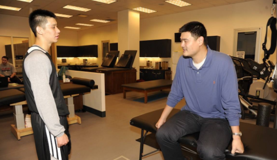 林书豪谈及心中NBA历史前五  乔丹第一姚明詹皇库里在列