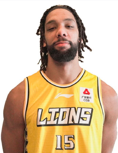 前NBA探花首秀篮下戏耍对手 CBA生涯首球勾手命中