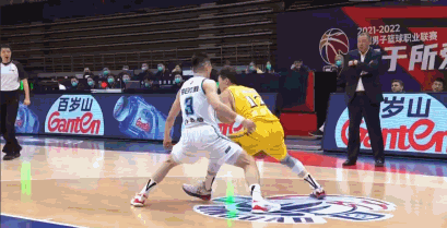 广厦大胜青岛 6连胜升CBA积分榜第1