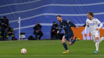 皇马以三比一的比分逆转巴黎完胜 官方称赞了莫德里