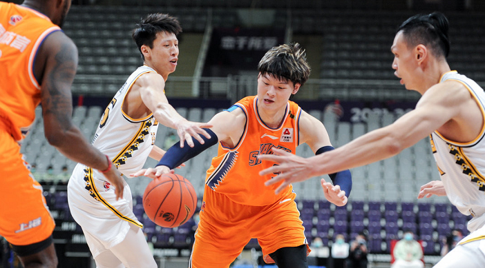 上海跌落榜首 5战全胜常规赛夺冠