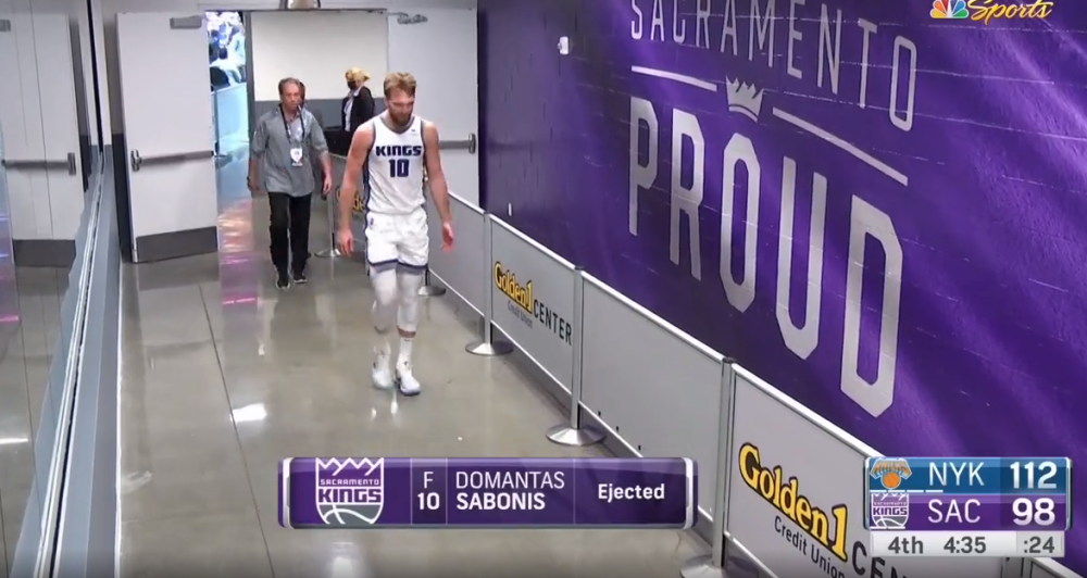 小萨因和裁判肢体接触被禁赛一场 国王反对罚单