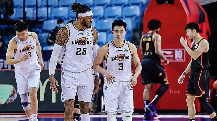 上海跌落榜首 5战全胜常规赛夺冠