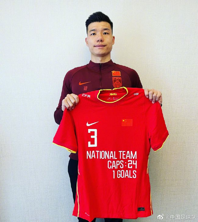 前国脚后卫梅方宣布退役 国足官方送上祝福