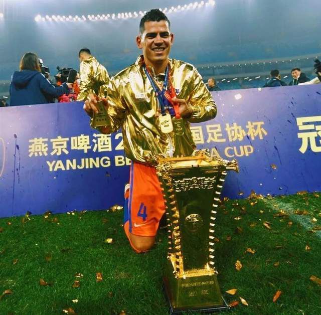 贾德松启程返回中国 前津门虎球员讨薪