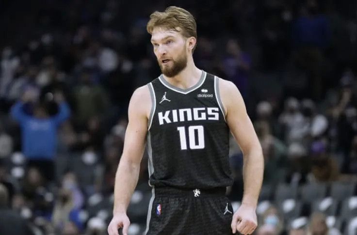 西蒙斯向费城讨要罚款 詹皇复出战火箭