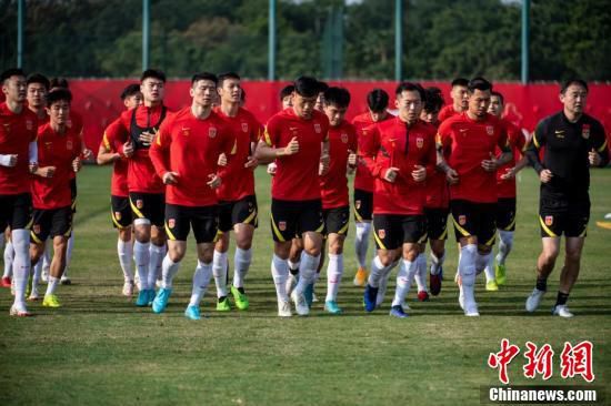中国男足集结海口 备战“世预赛”