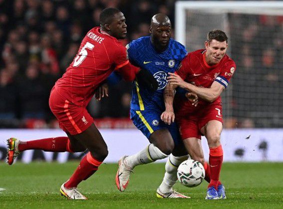 卢卡库联系前队友探讨回归国米可能 称愿意降薪回归