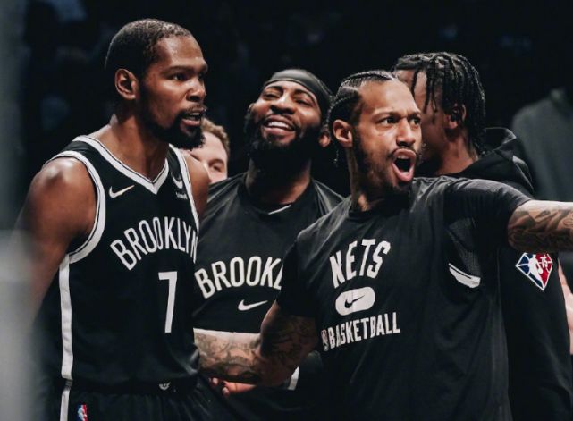 杜兰特被吐槽必须接管比赛 回应称你闭嘴坐好