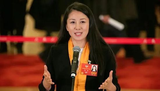 巩汉林冯潇霆口水战为什么出圈 各大媒体纷纷下场