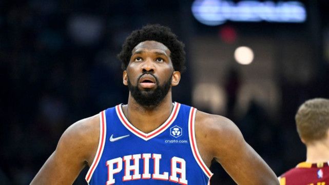 大帝出战成疑 官推晒黑白照