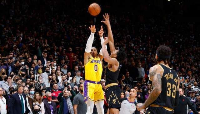 湖人赢球3大收获 威少抢断三分命中拿下三双数据