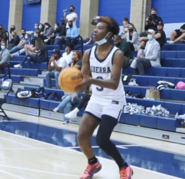 詹姆斯小儿子布莱斯秀大风车扣篮 布莱斯天赋或将超布朗尼