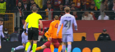 巴萨2-1逆转晋级8强 奥巴梅扬10场7球