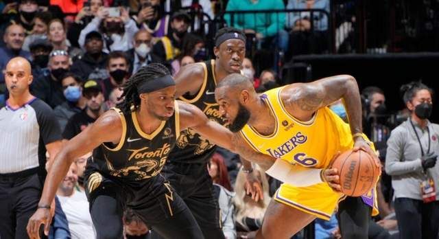 湖人赢球3大收获 威少抢断三分命中拿下三双数据